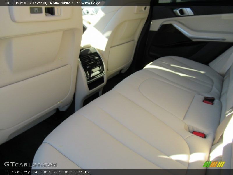 Alpine White / Canberra Beige 2019 BMW X5 xDrive40i
