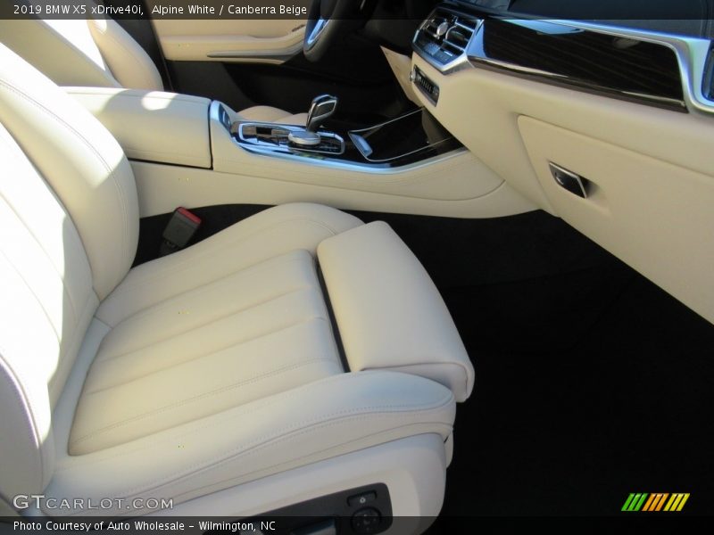 Alpine White / Canberra Beige 2019 BMW X5 xDrive40i
