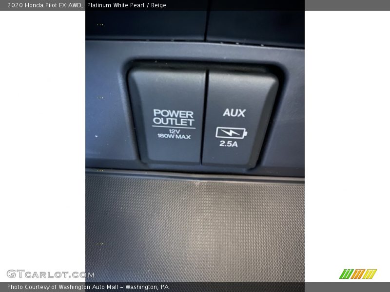 Platinum White Pearl / Beige 2020 Honda Pilot EX AWD