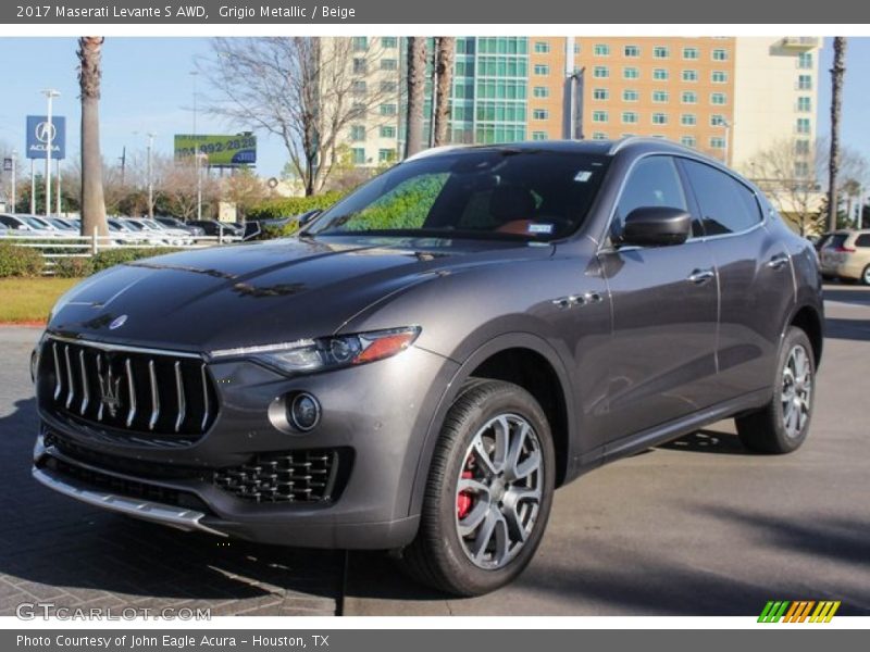 Front 3/4 View of 2017 Levante S AWD