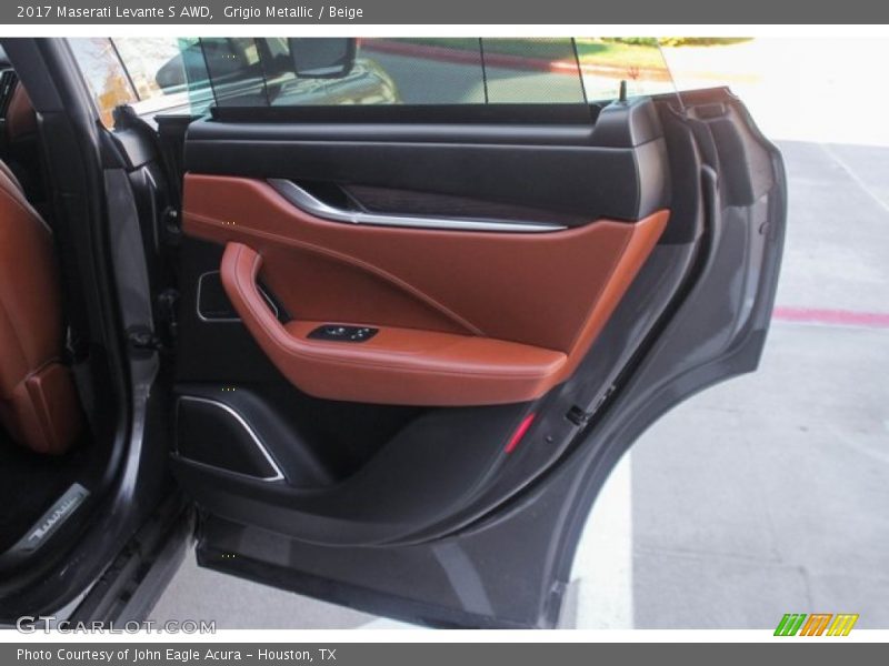 Door Panel of 2017 Levante S AWD