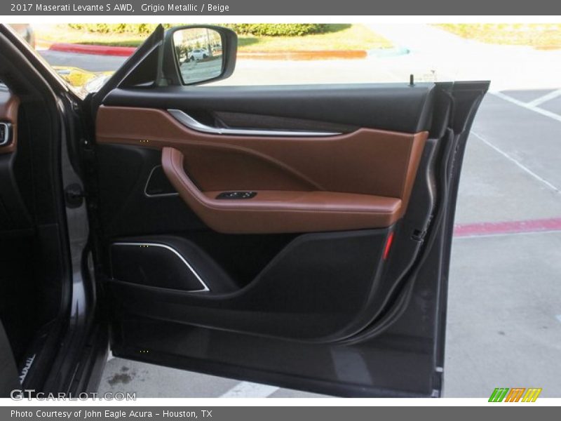 Door Panel of 2017 Levante S AWD