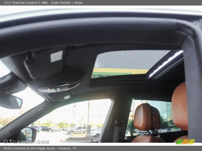 Sunroof of 2017 Levante S AWD