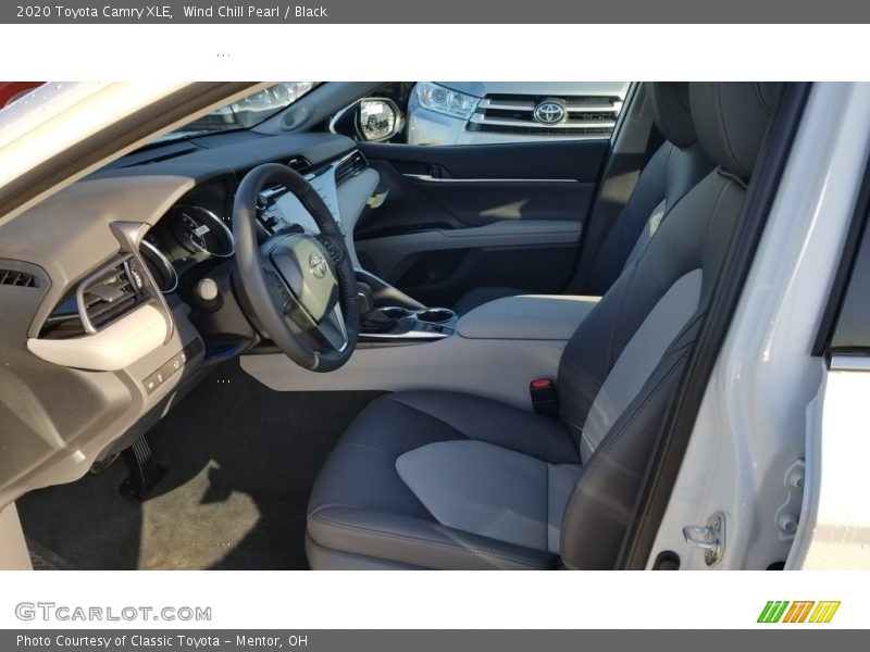 Wind Chill Pearl / Black 2020 Toyota Camry XLE