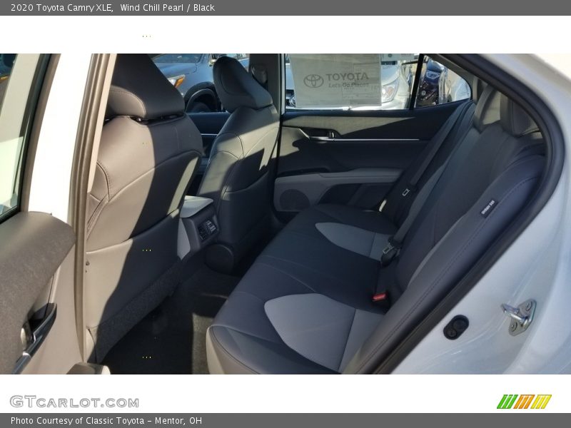 Wind Chill Pearl / Black 2020 Toyota Camry XLE