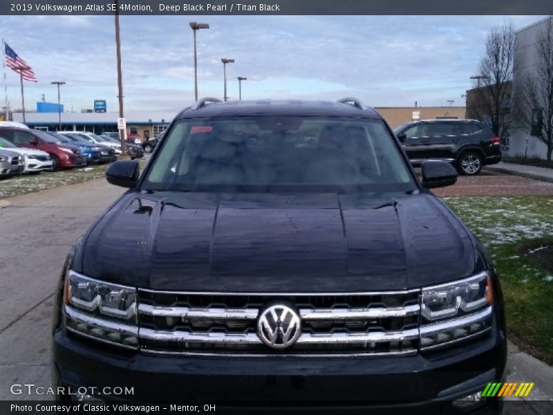 Deep Black Pearl / Titan Black 2019 Volkswagen Atlas SE 4Motion