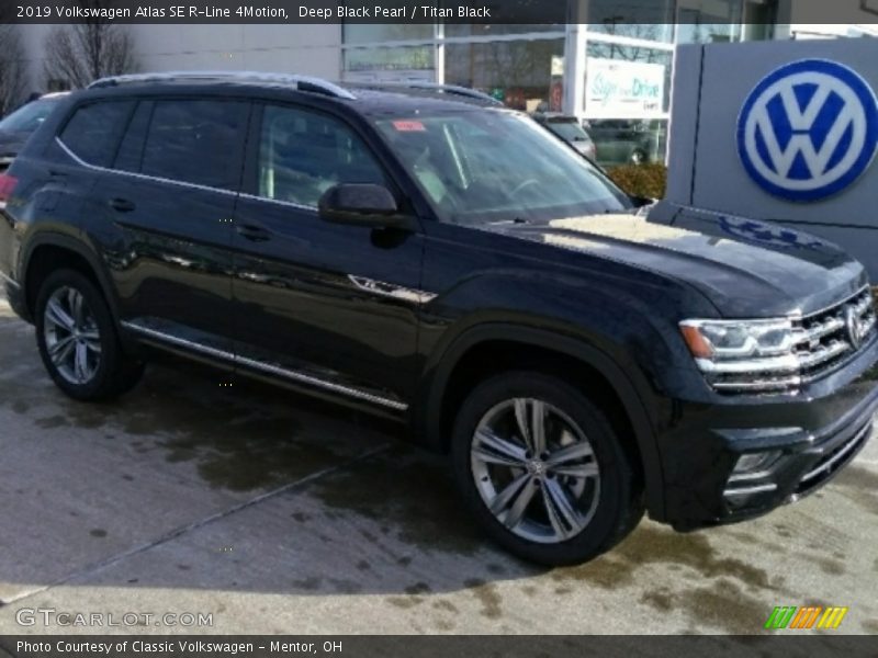 Deep Black Pearl / Titan Black 2019 Volkswagen Atlas SE R-Line 4Motion