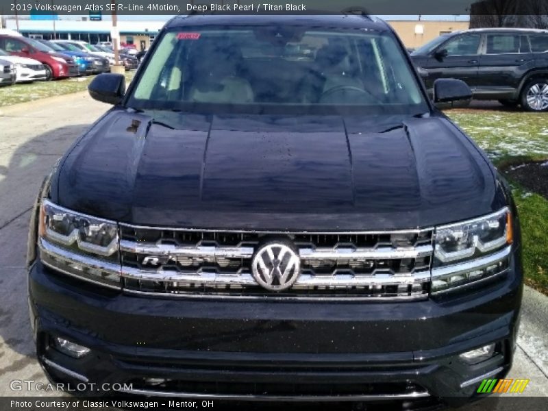 Deep Black Pearl / Titan Black 2019 Volkswagen Atlas SE R-Line 4Motion