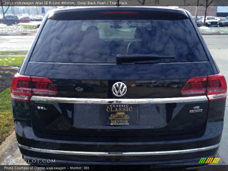 Deep Black Pearl / Titan Black 2019 Volkswagen Atlas SE R-Line 4Motion