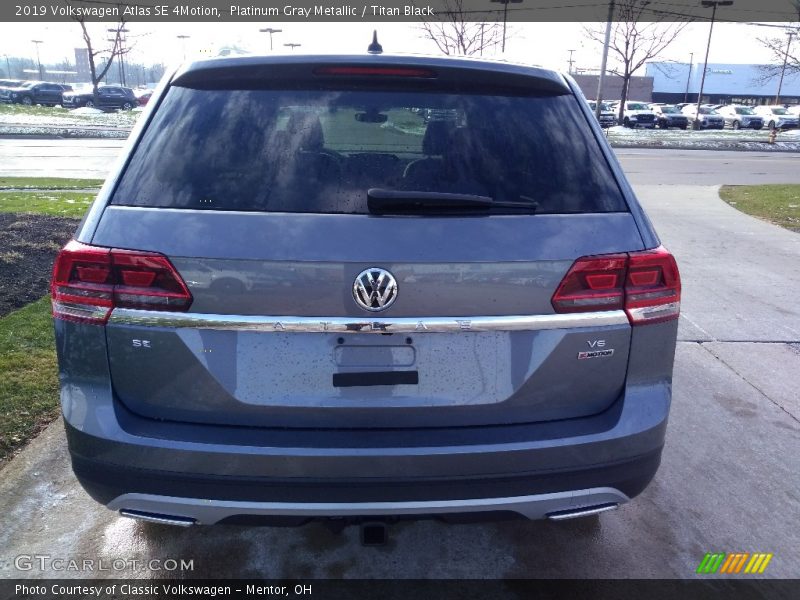 Platinum Gray Metallic / Titan Black 2019 Volkswagen Atlas SE 4Motion