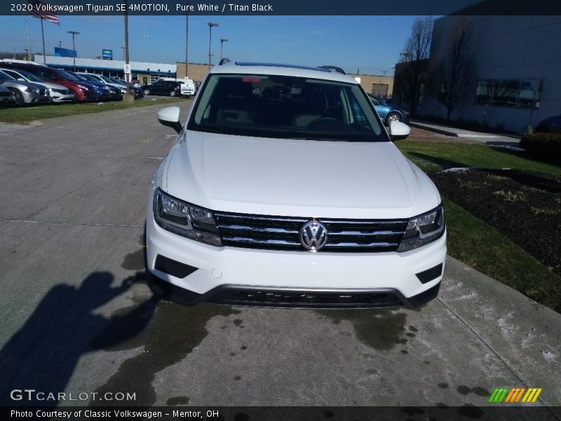 Pure White / Titan Black 2020 Volkswagen Tiguan SE 4MOTION