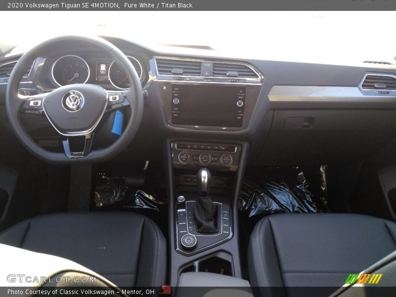 Pure White / Titan Black 2020 Volkswagen Tiguan SE 4MOTION