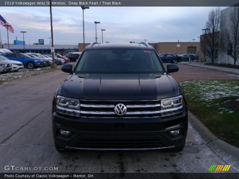Deep Black Pearl / Titan Black 2019 Volkswagen Atlas SE 4Motion