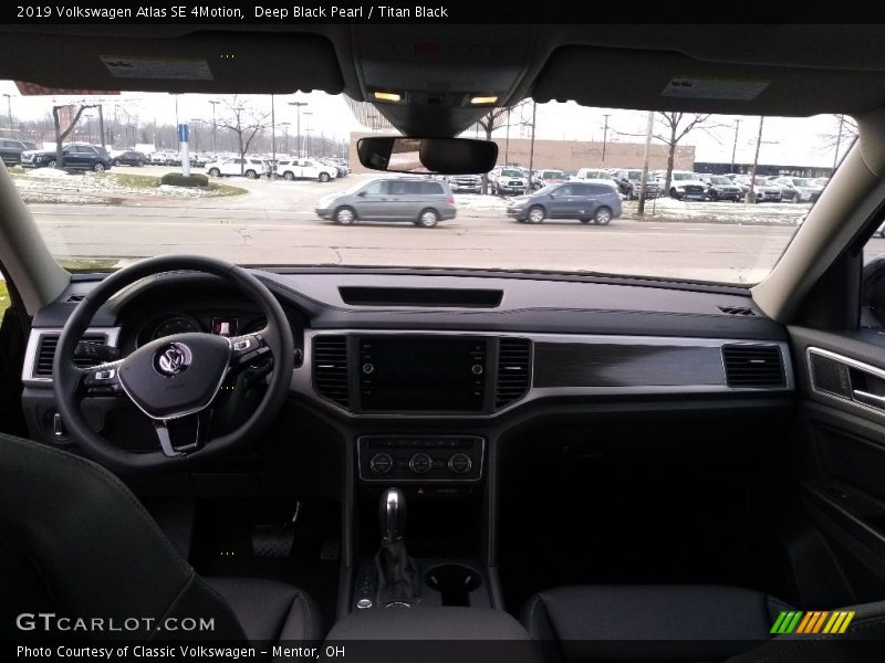 Deep Black Pearl / Titan Black 2019 Volkswagen Atlas SE 4Motion