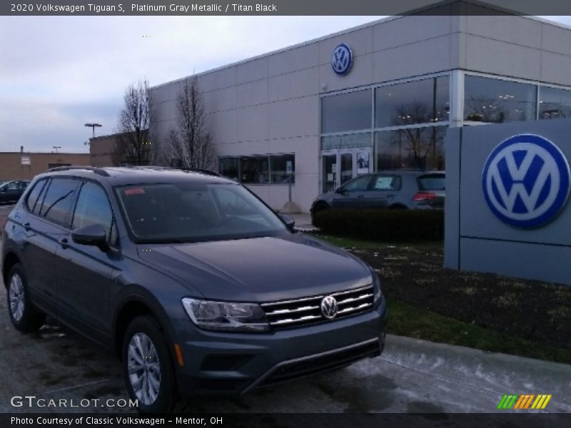 Platinum Gray Metallic / Titan Black 2020 Volkswagen Tiguan S