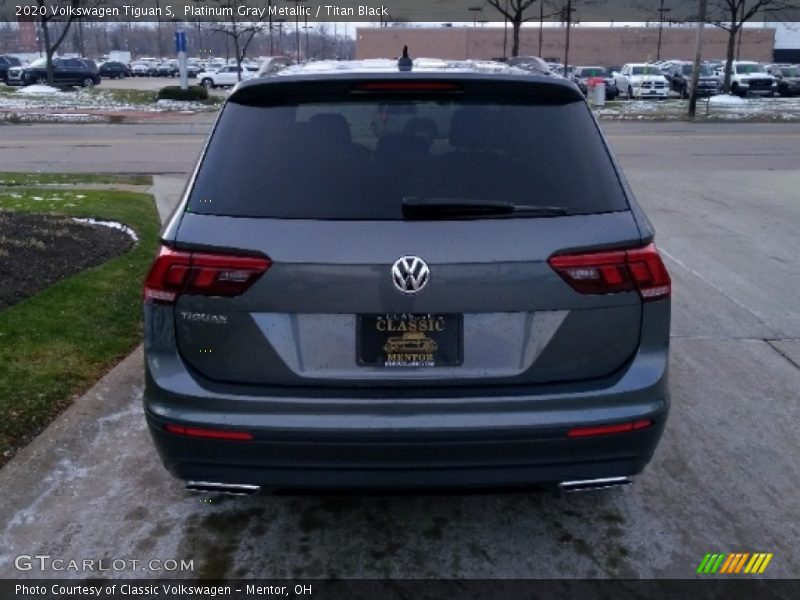 Platinum Gray Metallic / Titan Black 2020 Volkswagen Tiguan S