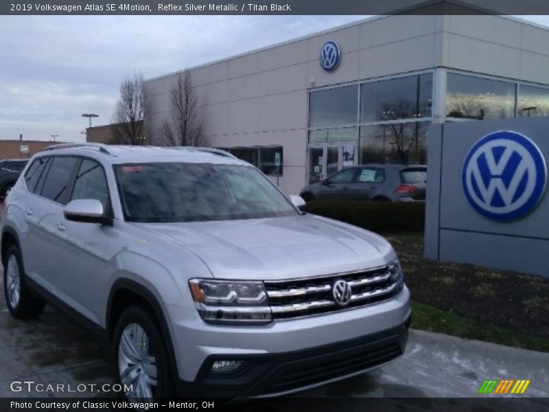 Reflex Silver Metallic / Titan Black 2019 Volkswagen Atlas SE 4Motion