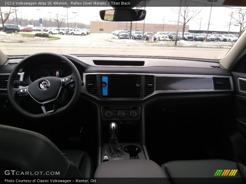 Reflex Silver Metallic / Titan Black 2019 Volkswagen Atlas SE 4Motion