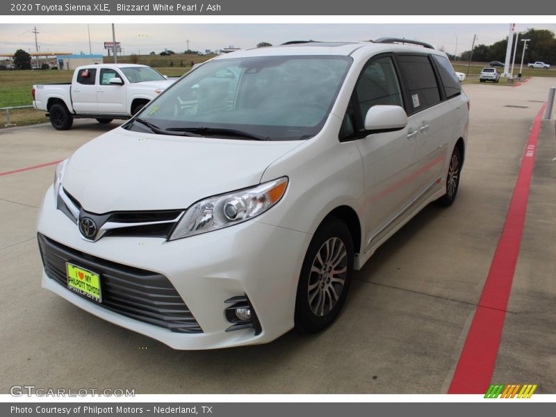 Blizzard White Pearl / Ash 2020 Toyota Sienna XLE