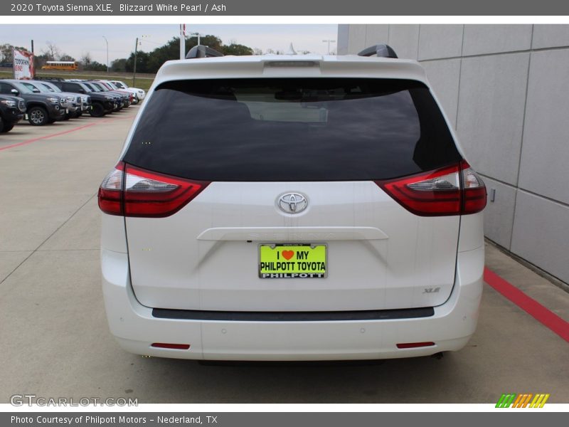 Blizzard White Pearl / Ash 2020 Toyota Sienna XLE