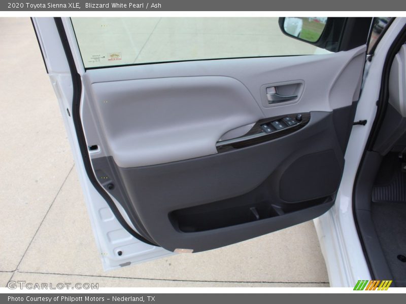 Blizzard White Pearl / Ash 2020 Toyota Sienna XLE