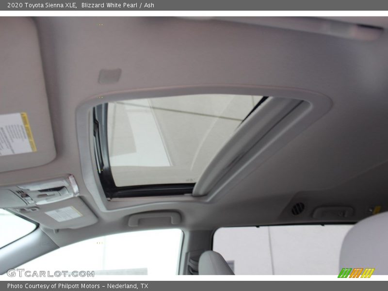 Blizzard White Pearl / Ash 2020 Toyota Sienna XLE