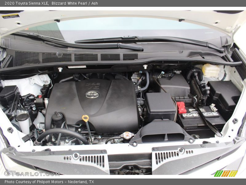 Blizzard White Pearl / Ash 2020 Toyota Sienna XLE