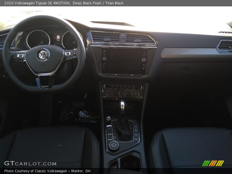 Deep Black Pearl / Titan Black 2020 Volkswagen Tiguan SE 4MOTION