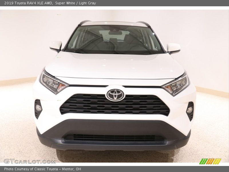 Super White / Light Gray 2019 Toyota RAV4 XLE AWD