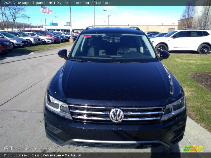 Deep Black Pearl / Titan Black 2020 Volkswagen Tiguan S 4MOTION
