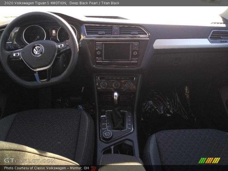 Deep Black Pearl / Titan Black 2020 Volkswagen Tiguan S 4MOTION