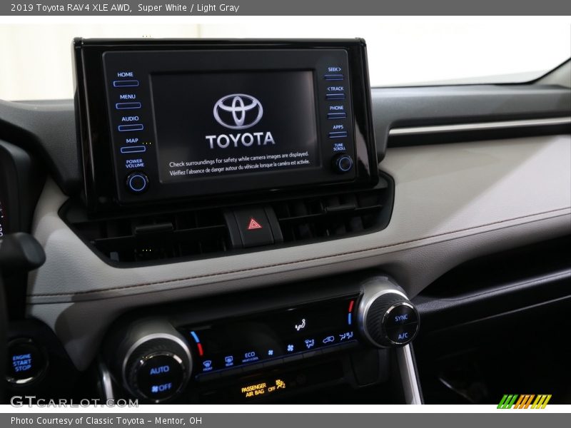 Super White / Light Gray 2019 Toyota RAV4 XLE AWD