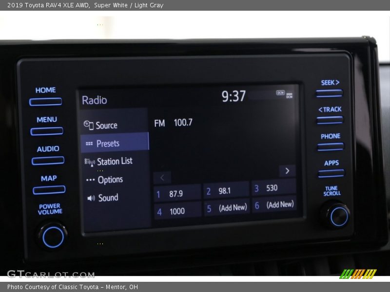 Super White / Light Gray 2019 Toyota RAV4 XLE AWD