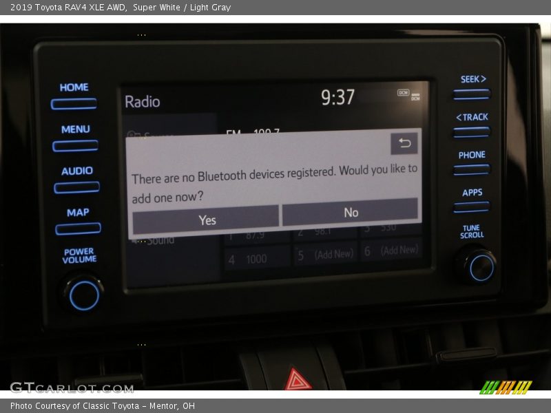 Super White / Light Gray 2019 Toyota RAV4 XLE AWD