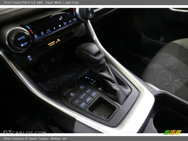 Super White / Light Gray 2019 Toyota RAV4 XLE AWD