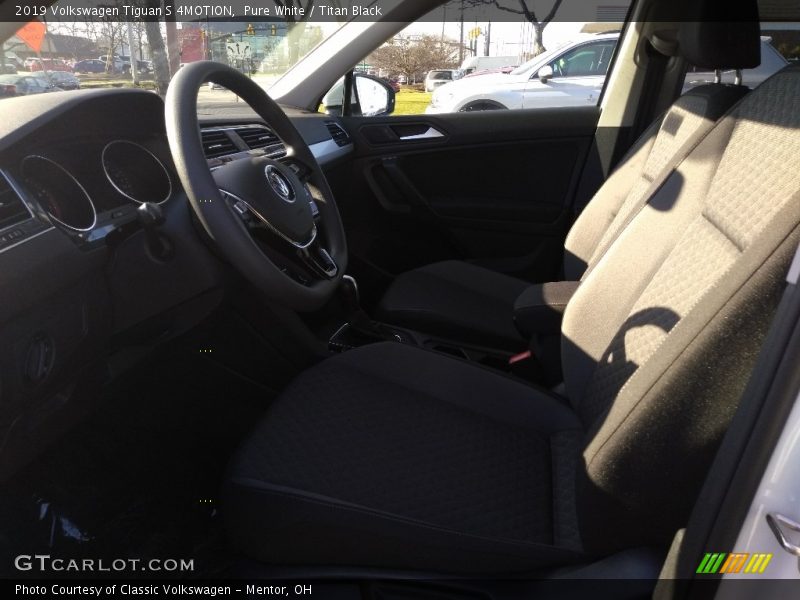 Pure White / Titan Black 2019 Volkswagen Tiguan S 4MOTION