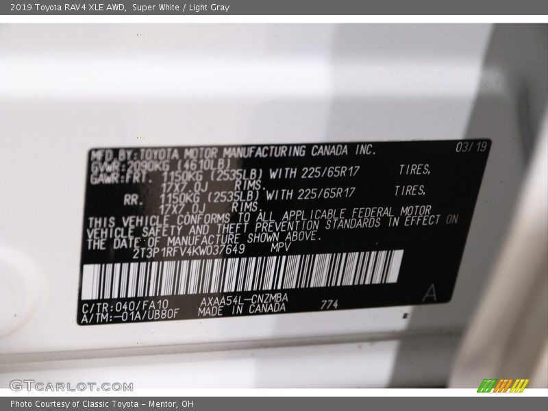 Super White / Light Gray 2019 Toyota RAV4 XLE AWD