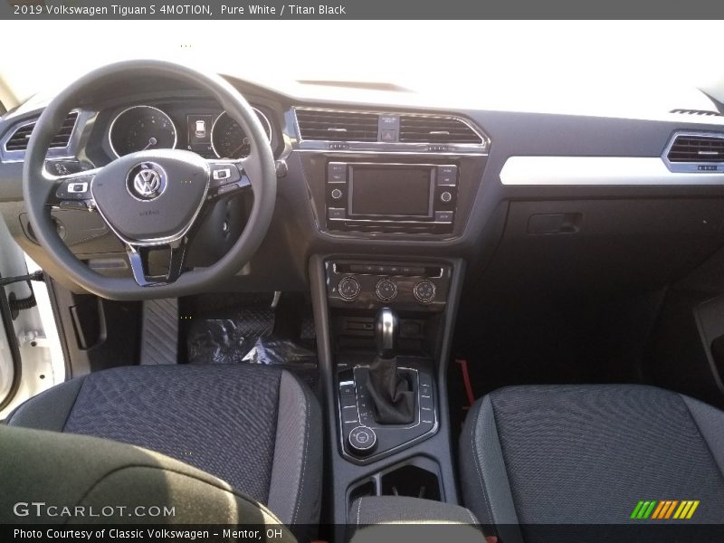 Pure White / Titan Black 2019 Volkswagen Tiguan S 4MOTION