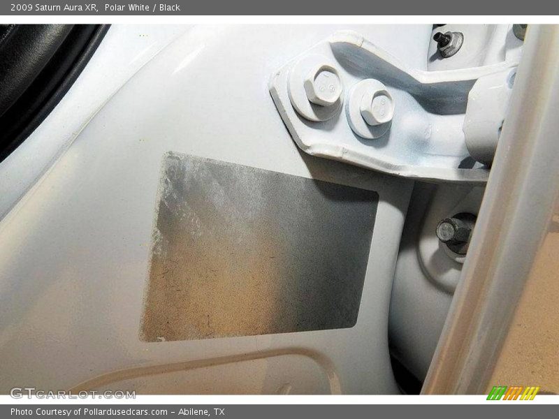 Polar White / Black 2009 Saturn Aura XR