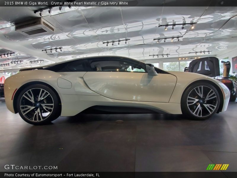 Crystal White Pearl Metallic / Giga Ivory White 2015 BMW i8 Giga World