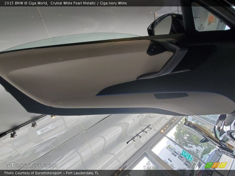 Crystal White Pearl Metallic / Giga Ivory White 2015 BMW i8 Giga World