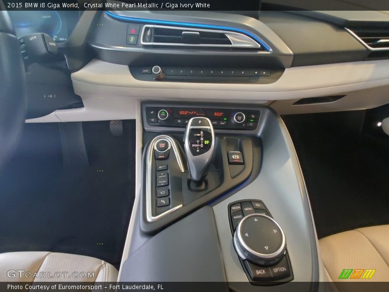 Crystal White Pearl Metallic / Giga Ivory White 2015 BMW i8 Giga World