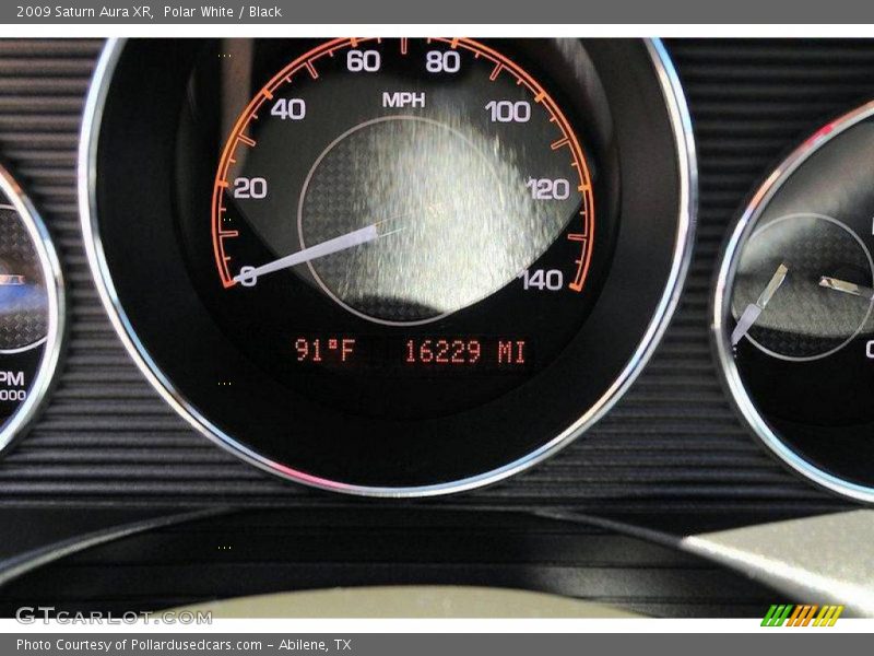 Polar White / Black 2009 Saturn Aura XR