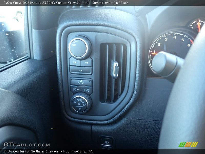 Summit White / Jet Black 2020 Chevrolet Silverado 2500HD Custom Crew Cab 4x4