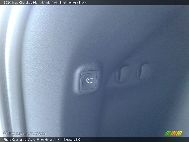 Bright White / Black 2020 Jeep Cherokee High Altitude 4x4