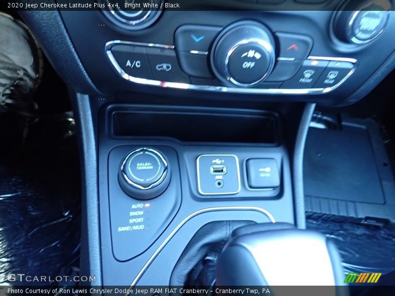 Bright White / Black 2020 Jeep Cherokee Latitude Plus 4x4