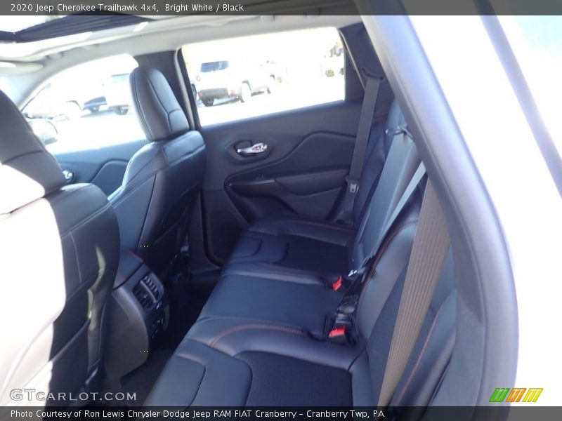 Bright White / Black 2020 Jeep Cherokee Trailhawk 4x4