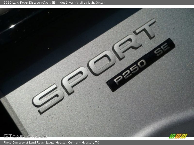 Indus Silver Metallic / Light Oyster 2020 Land Rover Discovery Sport SE