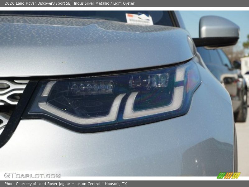 Indus Silver Metallic / Light Oyster 2020 Land Rover Discovery Sport SE