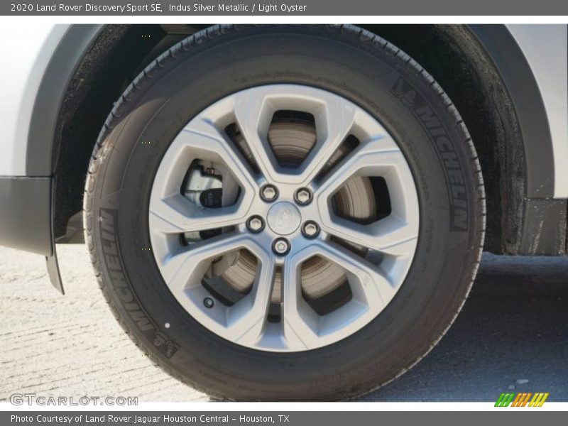 Indus Silver Metallic / Light Oyster 2020 Land Rover Discovery Sport SE